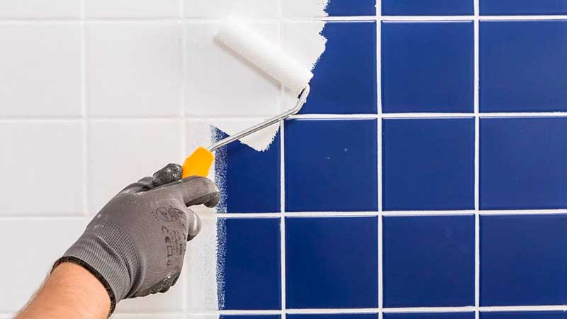 Как покрасить плитку на кухне / в ванной? Советы экспертов